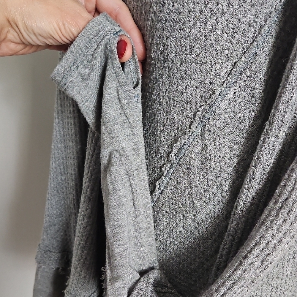 Free People We the Free Laguna Waffle Knit Gray Raw Hem Boho Oversized Top Small - Picture 8 of 11